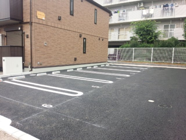 ルミエールの駐車場