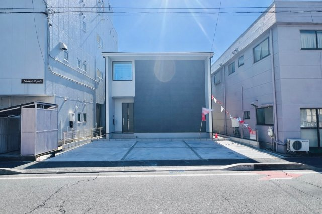 前橋市南町の前面道路含む現地写真|駐車スペース３台可◎