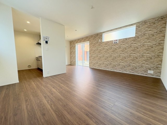 三郷市彦糸1丁目　新築戸建　全6棟　4号棟の居間・リビング|同施工会社の参考写真になります。