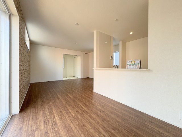 三郷市彦糸1丁目　新築戸建　全6棟　4号棟の居間・リビング|同施工会社の参考写真になります。