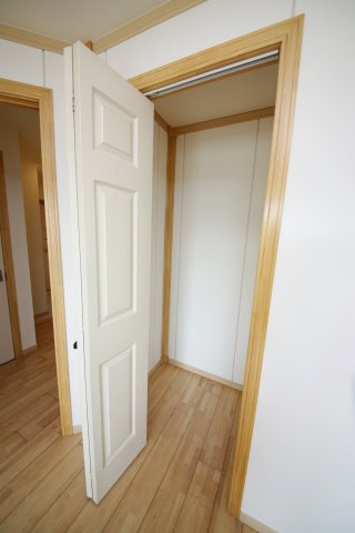 キャッスルエイトの収納|別部屋同間取りのお写真となります。参考にご覧くださいませ。
