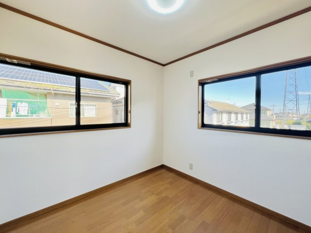 前橋市箱田町の洋室|お子様の一人部屋デビューにも最適♪