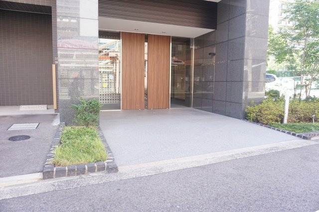 プラシード新町のエントランス