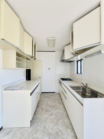 高崎市引間町のキッチン|収納も充実のキッチン♪
