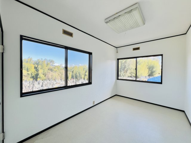 高崎市引間町の洋室|お子様の一人部屋デビューにも最適♪