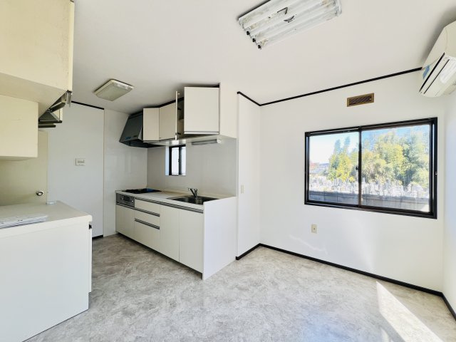 高崎市引間町のキッチン|8.2帖のダイニングキッチンで家族団らんのひと時を♪