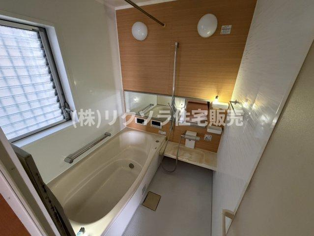 京都市伏見区久我西出町　一戸建ての浴室|嬉しい設備がたくさんのお風呂
■物件内覧・資金計画相談・住宅ローン相談、リフォーム相談、お問合せ受付中■
※当日・翌日のご内覧、ご相談はお電話でのお問合せがスムーズです！