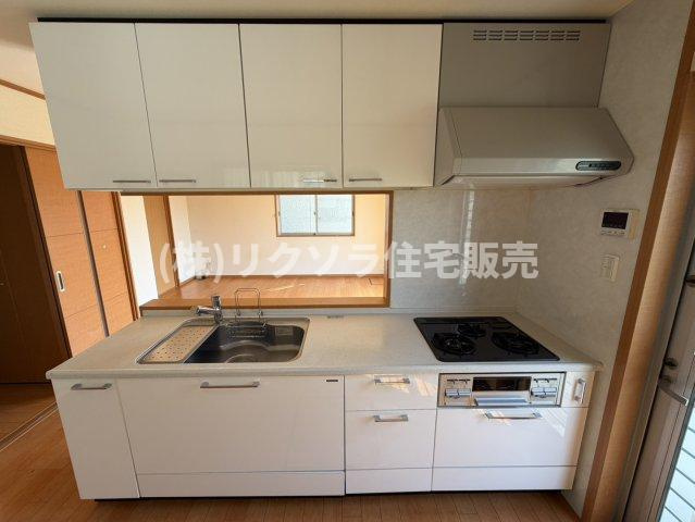 京都市伏見区久我西出町　一戸建てのキッチン|清潔感のあるシステムキッチン
■物件内覧・資金計画相談・住宅ローン相談、リフォーム相談、お問合せ受付中■
※当日・翌日のご内覧、ご相談はお電話でのお問合せがスムーズです！