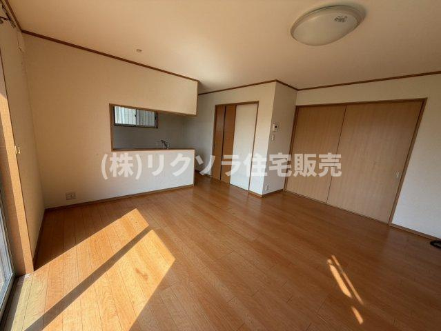 京都市伏見区久我西出町　一戸建ての居間・リビング|LDK15.5帖
■物件内覧・資金計画相談・住宅ローン相談、リフォーム相談、お問合せ受付中■
※当日・翌日のご内覧、ご相談はお電話でのお問合せがスムーズです！