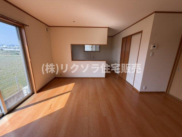 京都市伏見区久我西出町　一戸建ての居間・リビング|LDK15.5帖
■物件内覧・資金計画相談・住宅ローン相談、リフォーム相談、お問合せ受付中■
※当日・翌日のご内覧、ご相談はお電話でのお問合せがスムーズです！