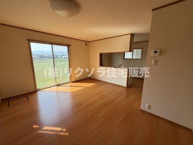京都市伏見区久我西出町　一戸建ての居間・リビング|LDK15.5帖
■物件内覧・資金計画相談・住宅ローン相談、リフォーム相談、お問合せ受付中■
※当日・翌日のご内覧、ご相談はお電話でのお問合せがスムーズです！