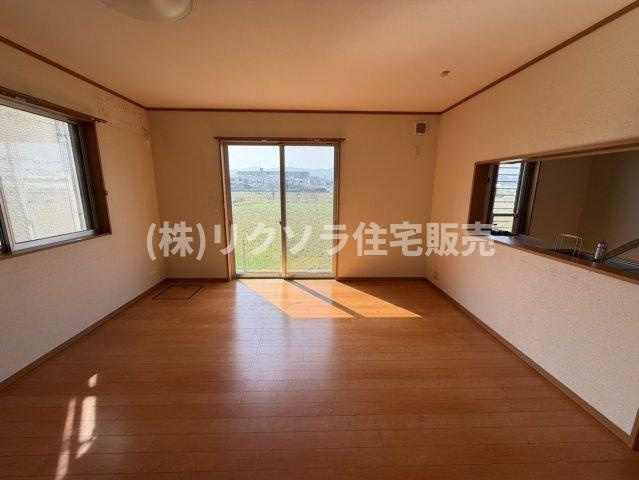 京都市伏見区久我西出町　一戸建ての居間・リビング|LDK15.5帖
■物件内覧・資金計画相談・住宅ローン相談、リフォーム相談、お問合せ受付中■
※当日・翌日のご内覧、ご相談はお電話でのお問合せがスムーズです！