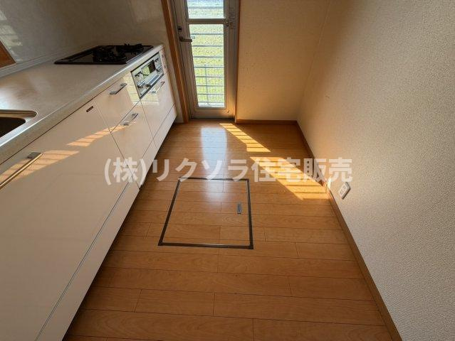 京都市伏見区久我西出町　一戸建ての収納|床下収納
■物件内覧・資金計画相談・住宅ローン相談、リフォーム相談、お問合せ受付中■
※当日・翌日のご内覧、ご相談はお電話でのお問合せがスムーズです！
