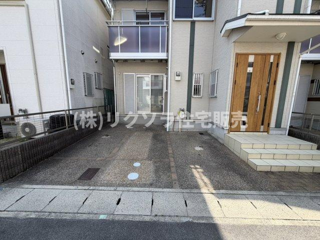 京都市伏見区久我西出町　一戸建ての駐車場|駐車２台可能
■物件内覧・資金計画相談・住宅ローン相談、リフォーム相談、お問合せ受付中■
※当日・翌日のご内覧、ご相談はお電話でのお問合せがスムーズです！