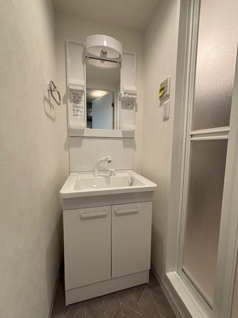 レネシアの独立洗面台