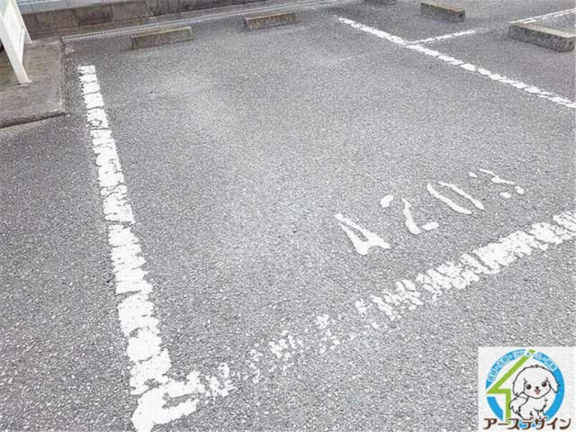 ハイムマコトAの駐車場