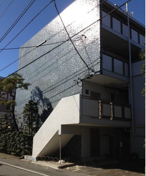 ガーデンメゾンB棟のエントランス