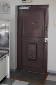 ガーデンメゾンB棟の玄関