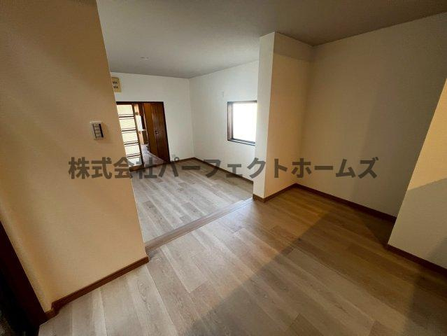 香里園町戸建　賃貸の居間・リビング|使いやすい居間です