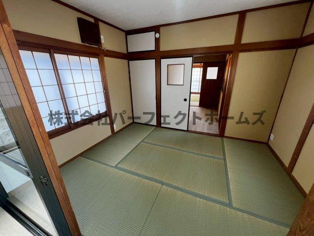 香里園町戸建　賃貸の和室|日本らしい落ち着いた雰囲気の和室です