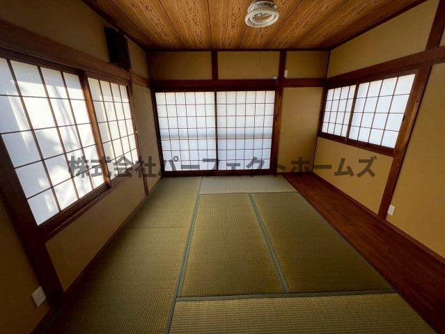 香里園町戸建　賃貸の和室|落ち着いた雰囲気の和室付きです