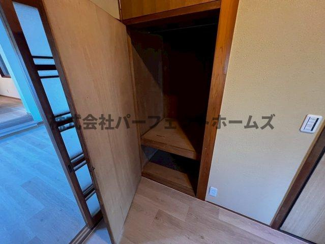 香里園町戸建　賃貸の収納|便利な収納スペースです