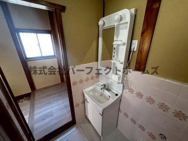 香里園町戸建　賃貸の独立洗面台|独立洗面台で身支度をすべて済ませてしまいましょう