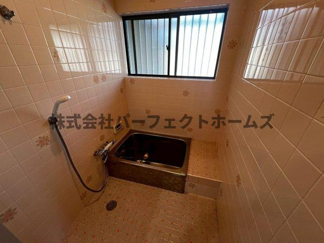 香里園町戸建　賃貸の浴室|落ち着いた空間のお風呂です