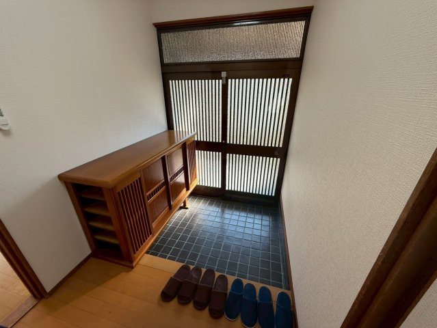 藤原台貸家の玄関