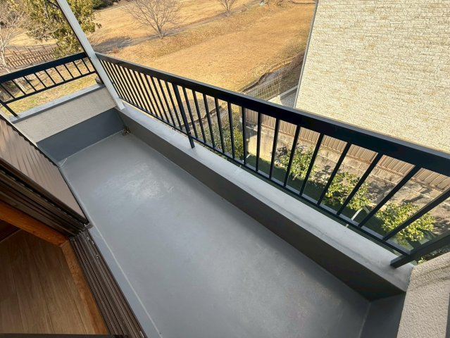 藤原台貸家のバルコニー