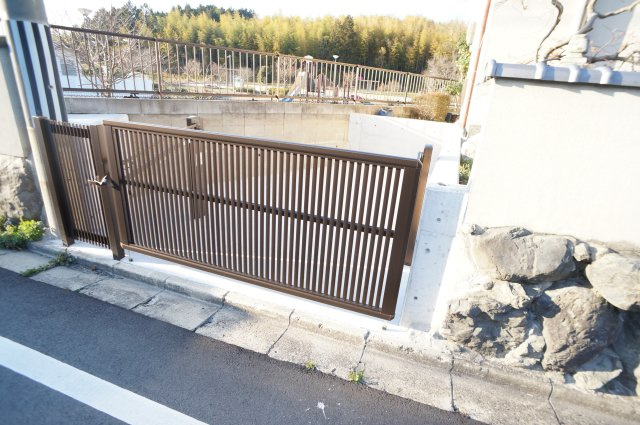藤原台貸家の駐車場
