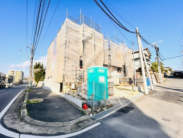 東酒々井第１６　新築戸建て　１号棟の前面道路含む現地写真