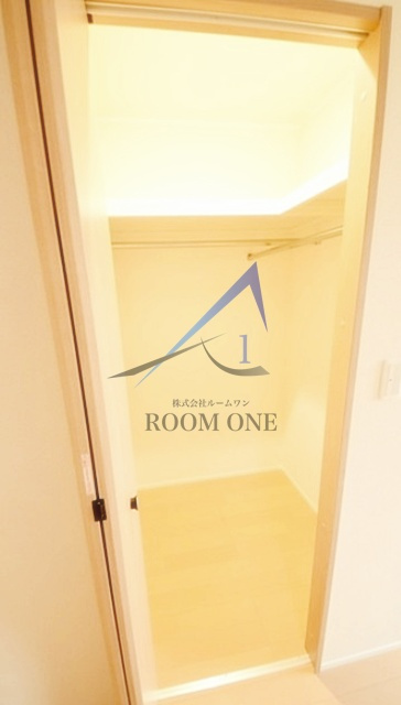 ボンジュール上北沢の収納|ウォークインクローゼットです。