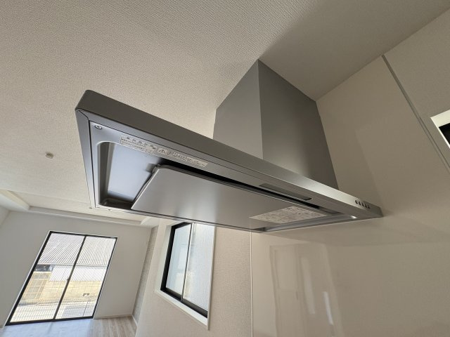 LIGARE₋リガーレ　小倉北区大畠2期のその他|整流板の裏にフィルターが隠れたサイドフード。キッチンとなじみの良い薄型で掃除がしやすい。