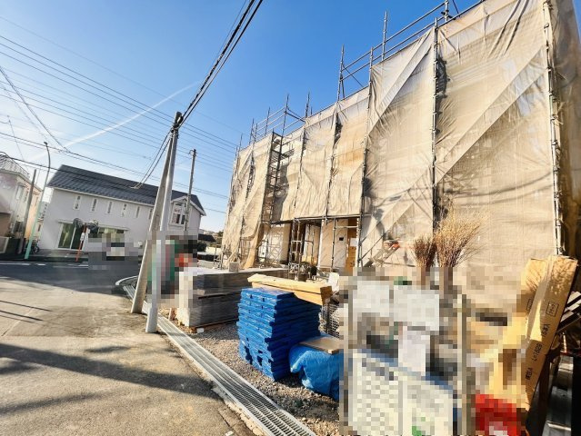 東酒々井第１６　新築戸建て　２号棟の前面道路含む現地写真