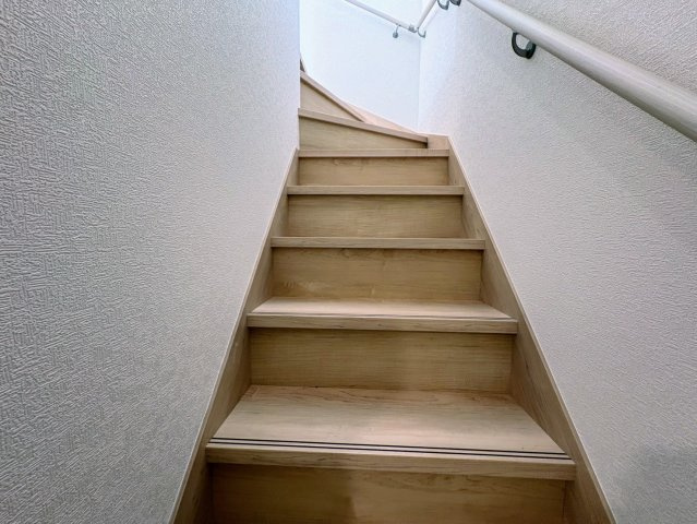 クレイドルガーデン糸満市喜屋武 第６・２号棟のその他|手すり付き階段