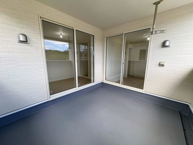 クレイドルガーデン糸満市喜屋武 第６・２号棟のバルコニー|急な雨も安心♪様々な用途に使える広々二面ルーフバルコニー