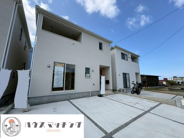 クレイドルガーデン糸満市喜屋武 第６・２号棟の外観|並列３台駐車可能スペース付き！お気軽にお問い合わせください♪