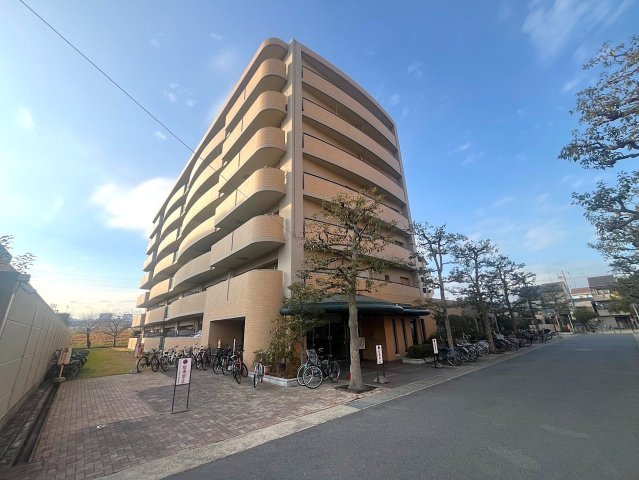 ◆リフォーム済みの美室◆広々専用庭＆テラス付き３LDK◆ディオ・フェルティ丹波橋右芳館の外観|外観