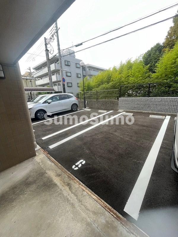 ナガイビルレジデンス芦屋西の駐車場