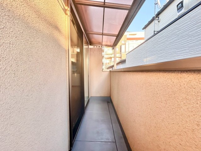 練馬区中村南3丁目　中古戸建のバルコニー|朝の澄んだ空気や、夕方の清々しい風を五感で感じられるバルコニー！

現地ご見学希望・資料請求などお気軽にお問い合わせ下さい！
03-5990-5201