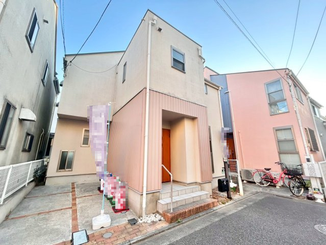 練馬区中村南3丁目　中古戸建の外観|カースペースもしっかり確保。車での移動が欠かせないファミリーにも嬉しいプランです。

現地ご見学希望・資料請求などお気軽にお問い合わせ下さい！
03-5990-5201
