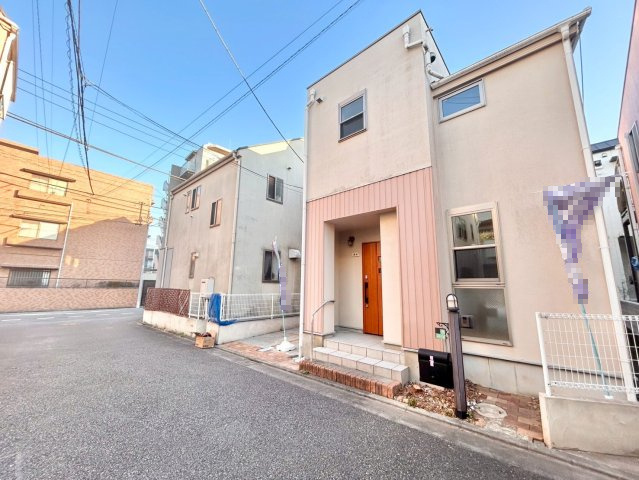 練馬区中村南3丁目　中古戸建の外観|周辺は「第一種低層住居専用地域」の閑静な住宅街です！

現地ご見学希望・資料請求などお気軽にお問い合わせ下さい！
03-5990-5201