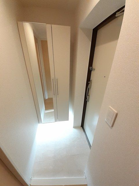 スピティ根津の玄関