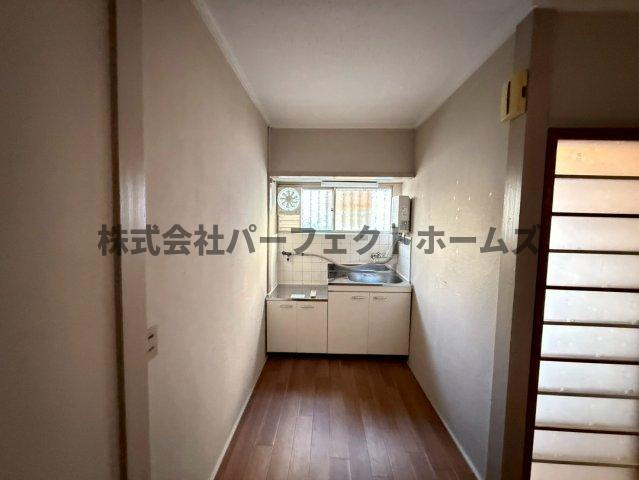 田口1丁目テラスハウスのキッチン|コンパクトなキッチンで掃除もラクラク