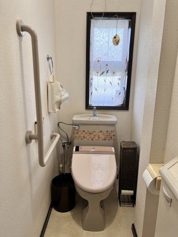 大東市諸福2丁目戸建のトイレ|２階トイレ