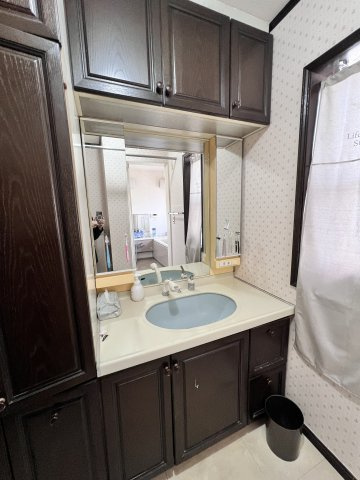 大東市諸福2丁目戸建の独立洗面台|２階洗面化粧台