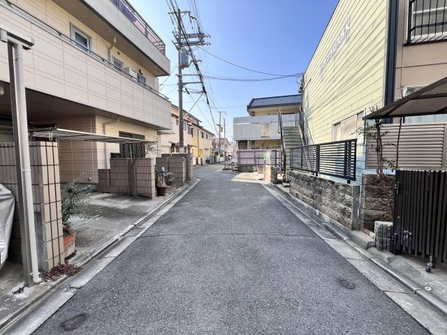 大東市諸福2丁目戸建の前面道路含む現地写真