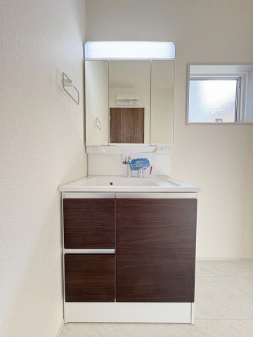 三郷市彦糸1丁目　新築戸建　全6棟　5号棟の独立洗面台|同施工会社の参考写真になります。