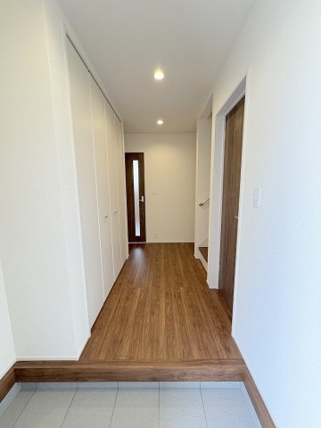 三郷市彦糸1丁目　新築戸建　全6棟　5号棟の玄関|同施工会社の参考写真になります。